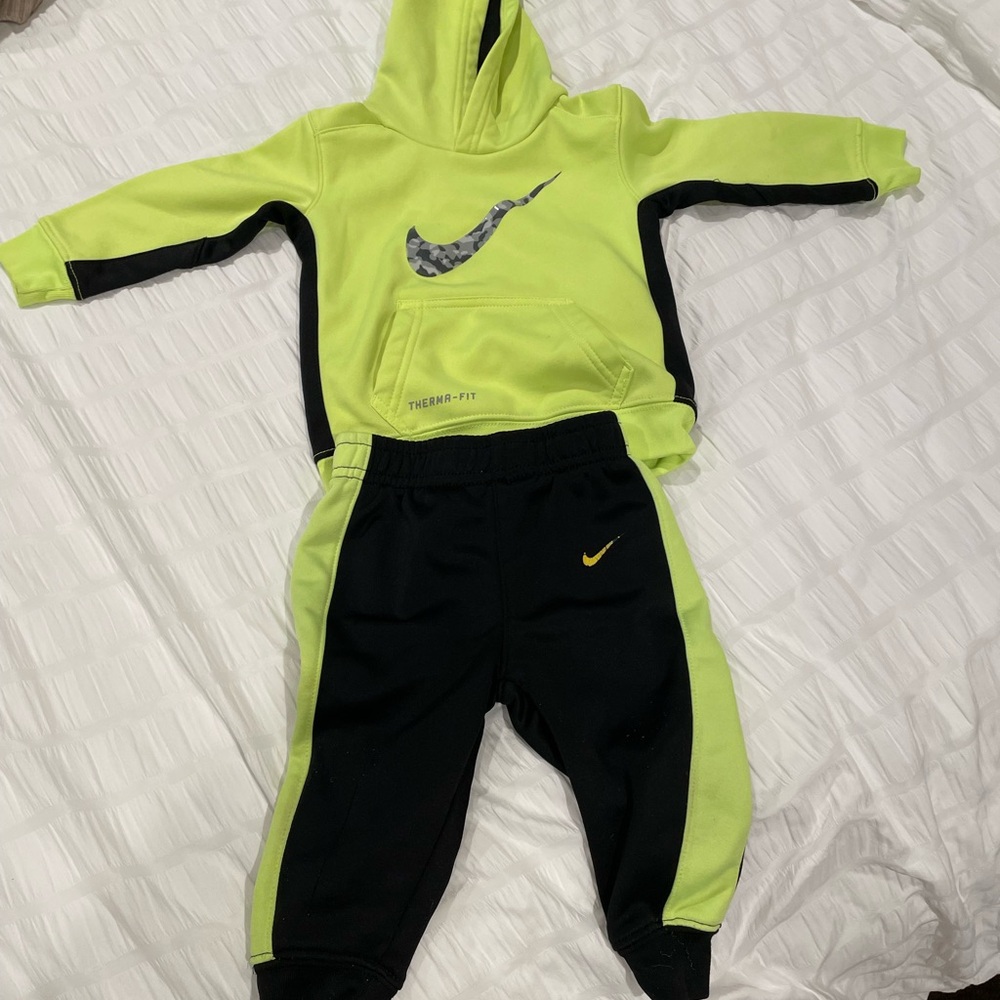 Nike Black Therma-Fit Jacket and Pants